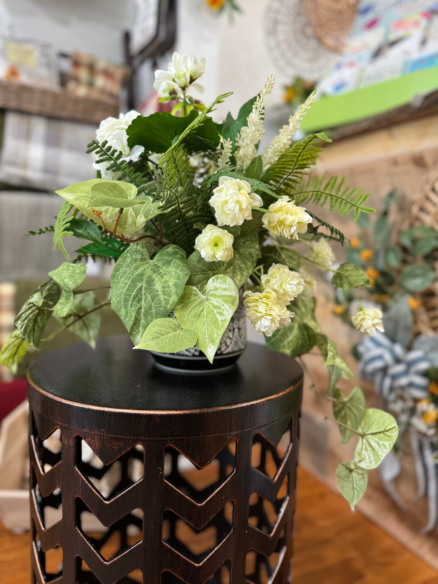 White & green centerpiece in black & white printed ceramic container
