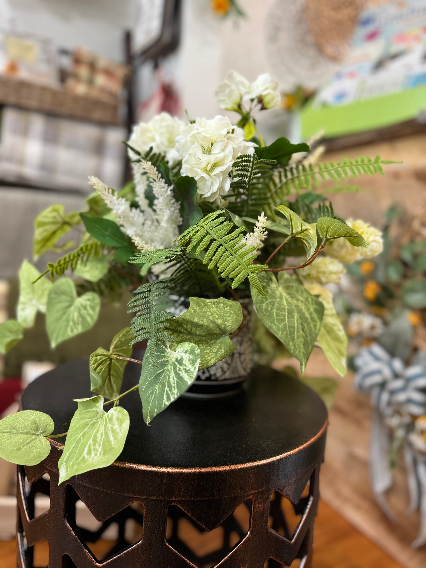 White & green centerpiece in black & white printed ceramic container