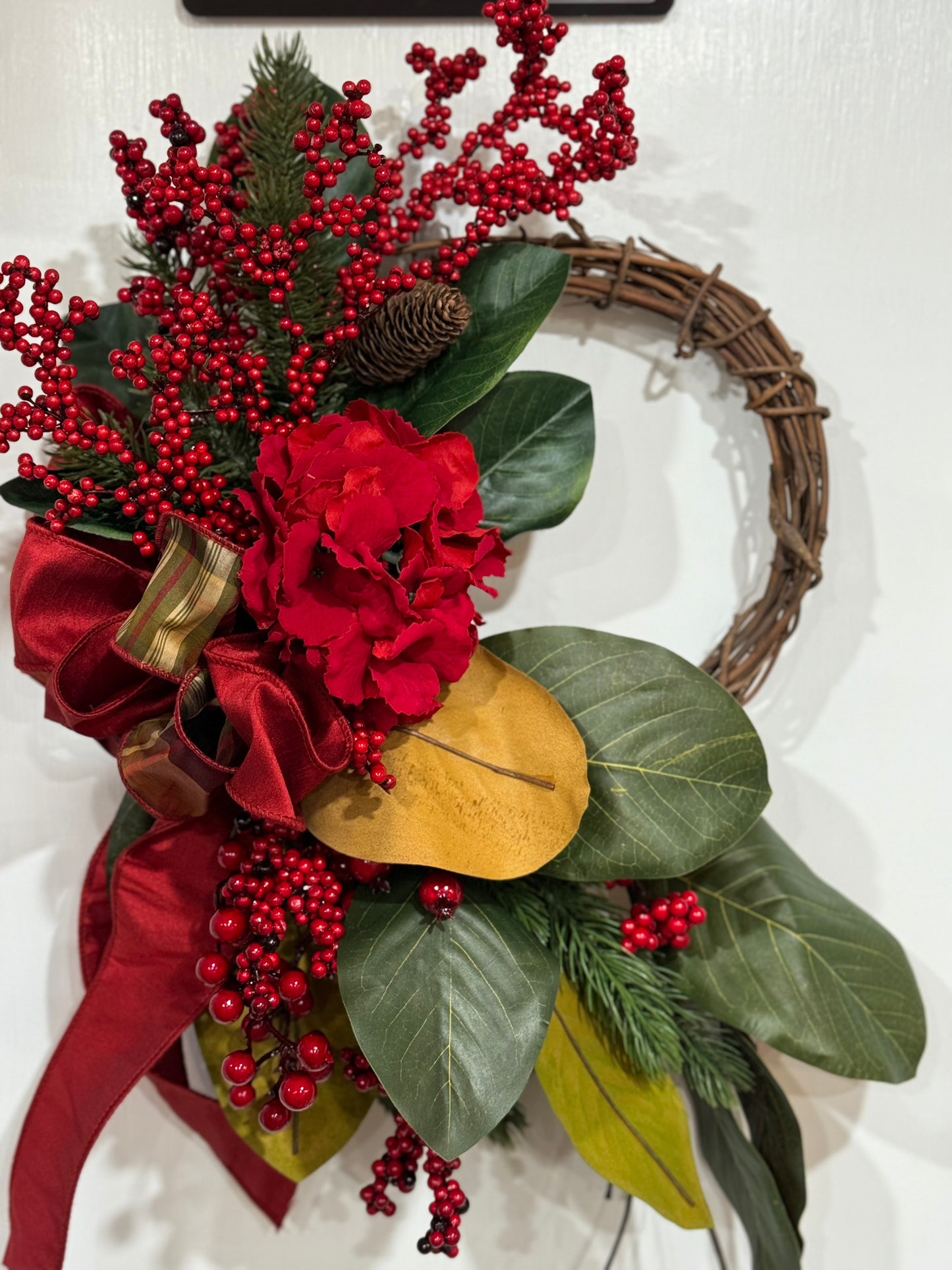 Medium Christmas Hydrangea and Magnolia Leaf wreath